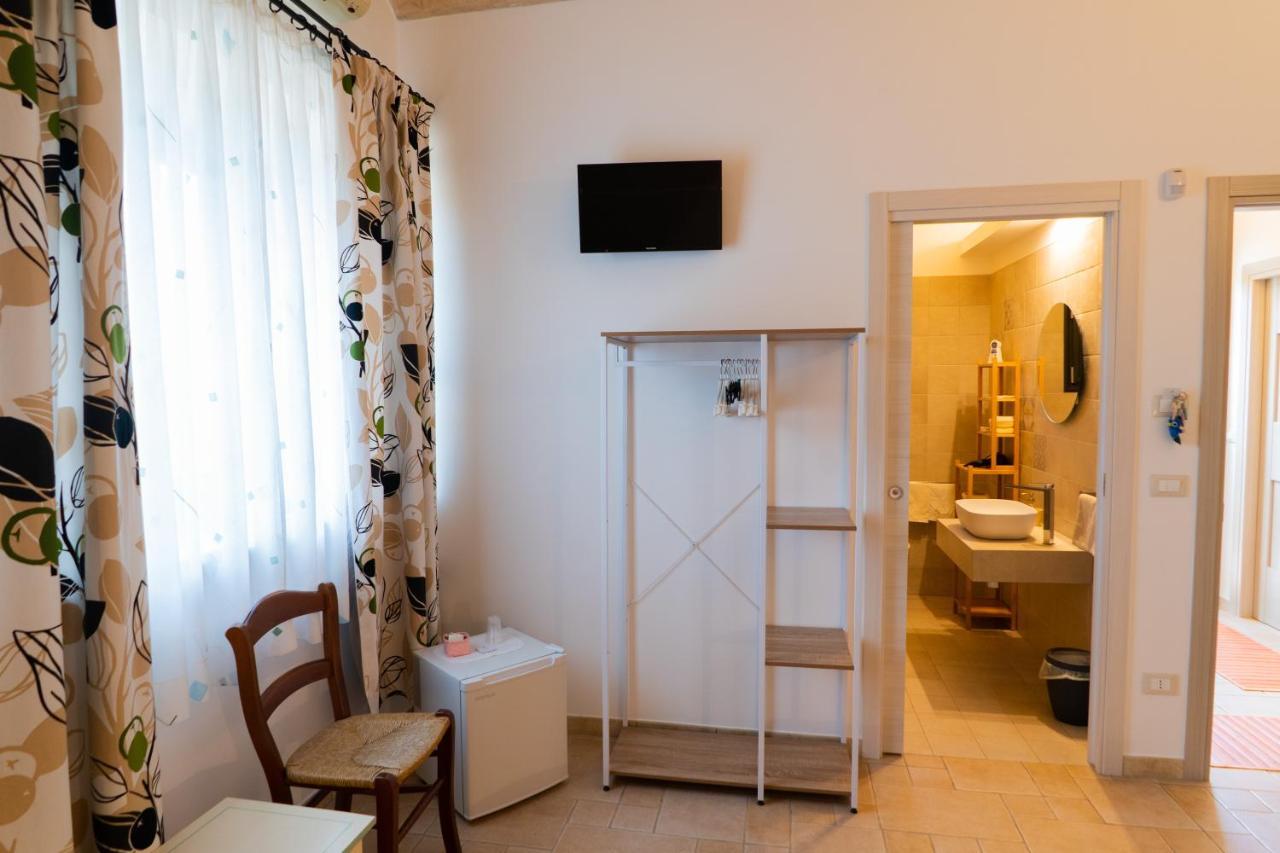 Relais La Giara Pensionat Manduria Exteriör bild